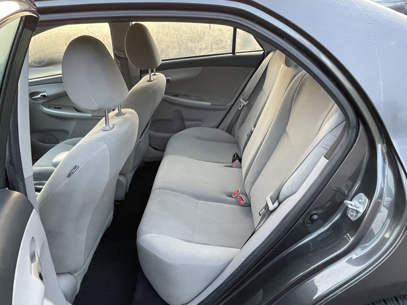 2013 Toyota Corolla LE photo 12