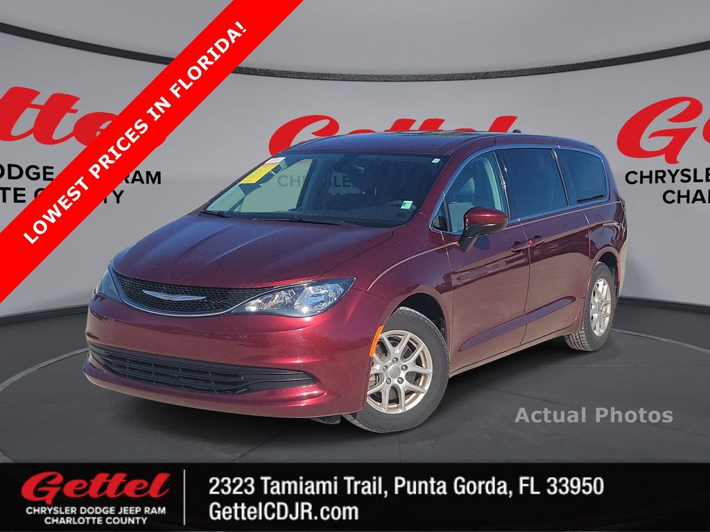 2017 Chrysler Pacifica LX's photo