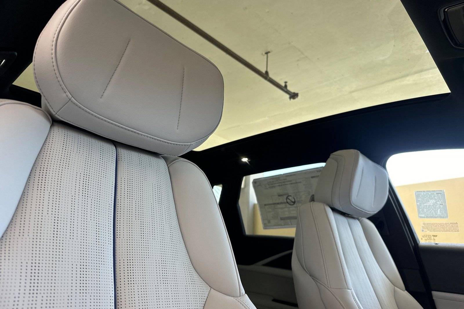 2025 Cadillac Lyriq Luxury photo 14
