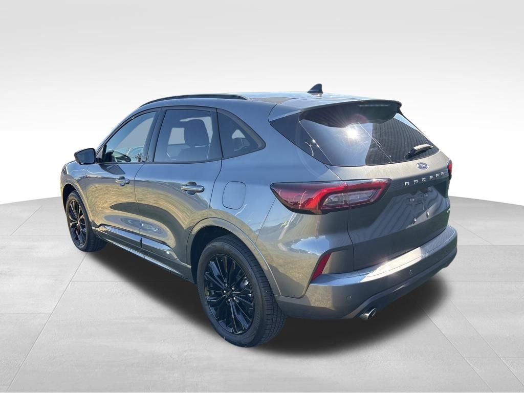 2023 Ford Escape ST-Line Elite photo 3