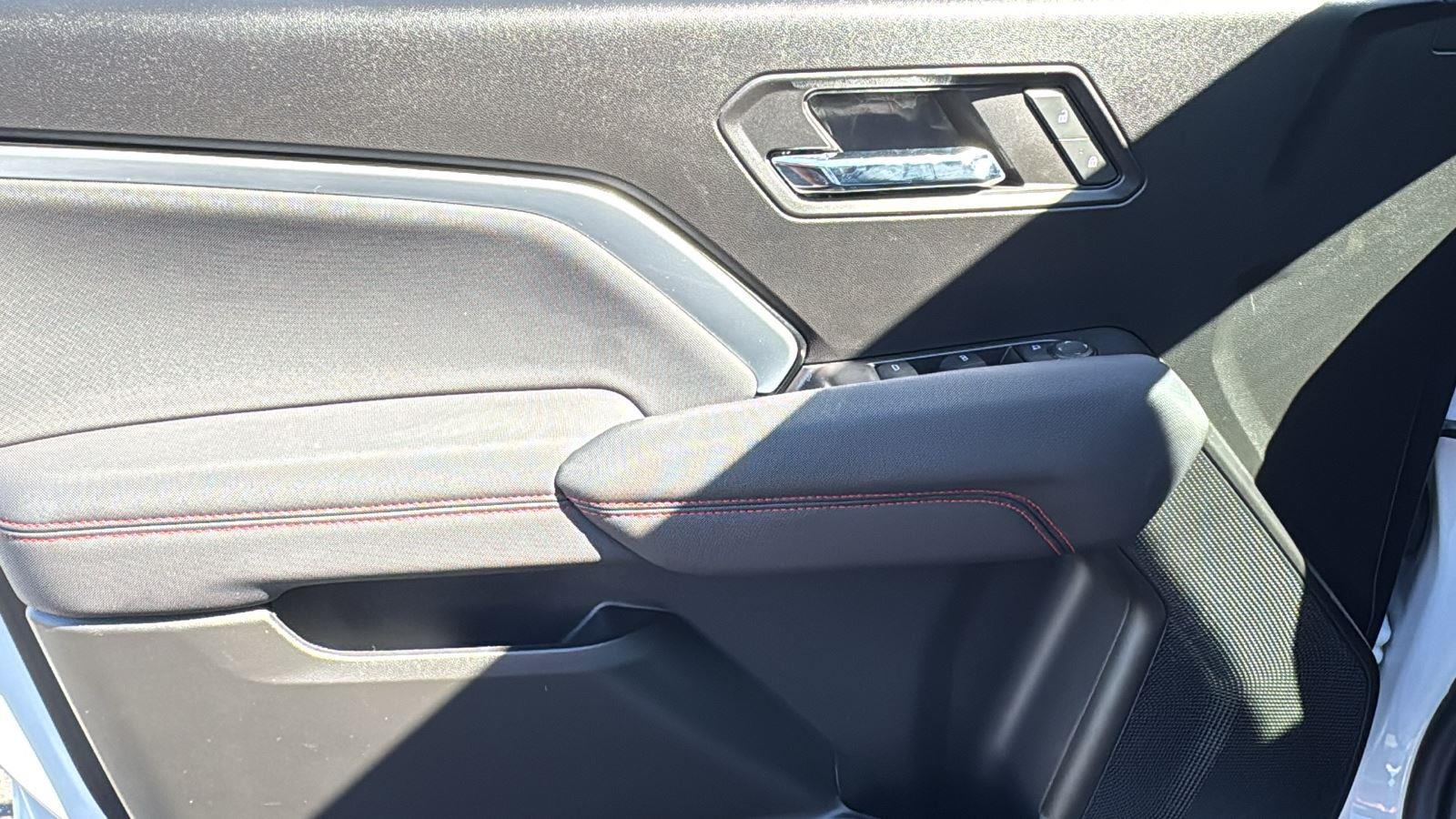 2024 Chevrolet Colorado Z71 photo 11