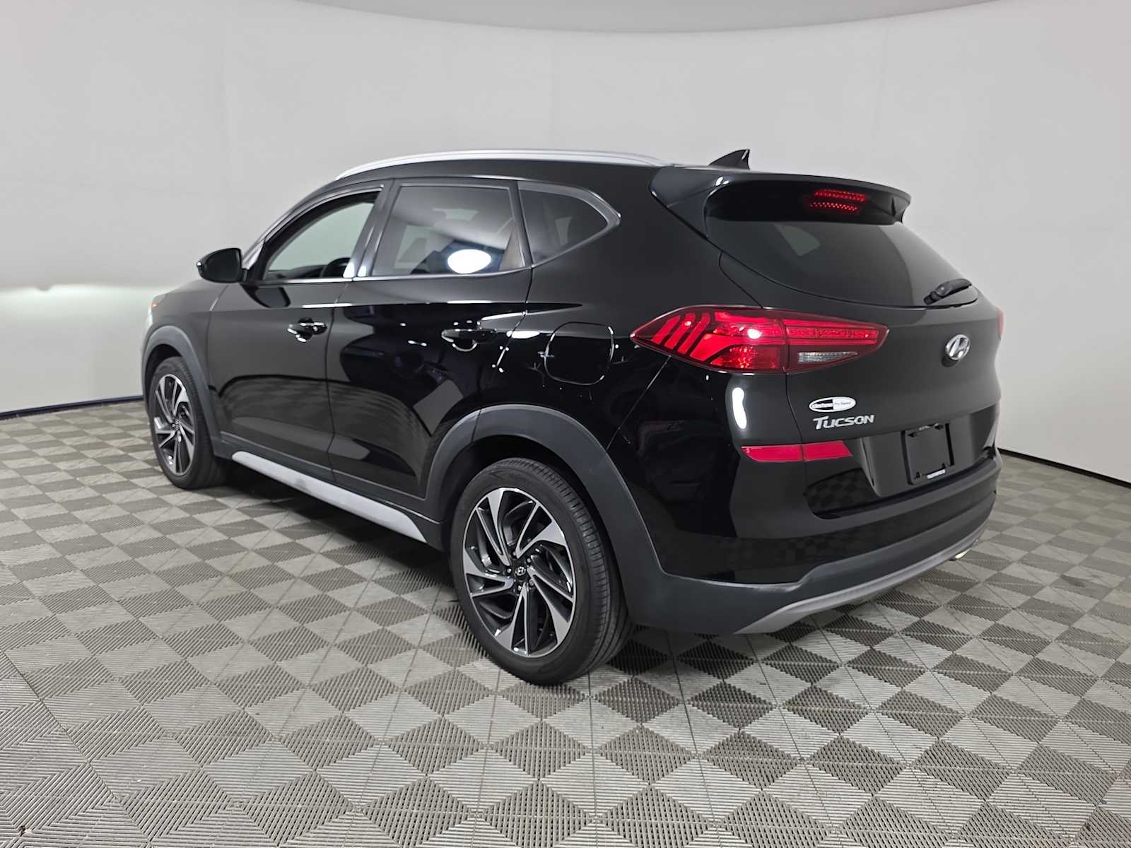 2020 Hyundai Tucson Sport photo 2