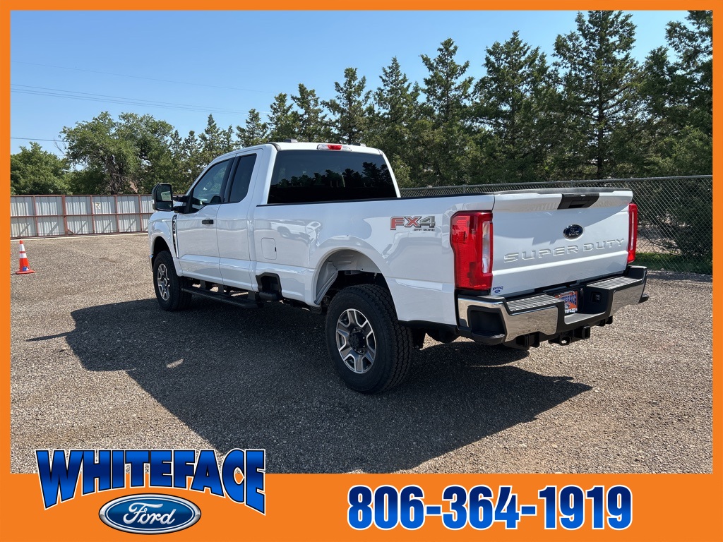 2025 Ford F-350 XLT photo 3