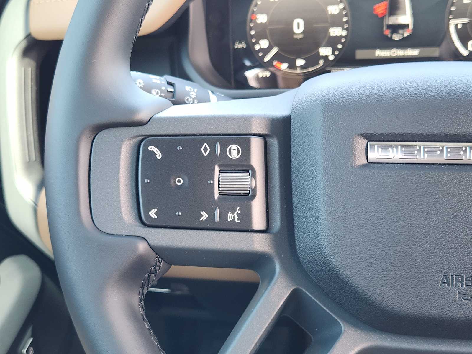 2025 Land Rover Defender 130 X-Dynamic SE photo 28