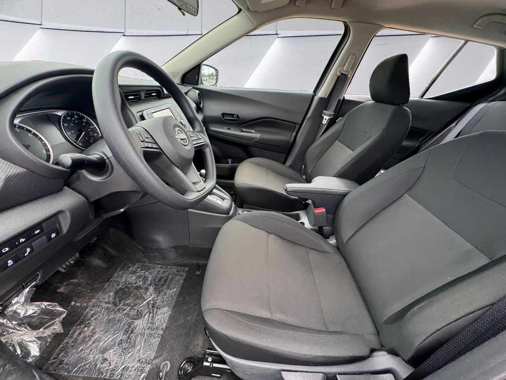 2025 Nissan Kicks Play S photo 7
