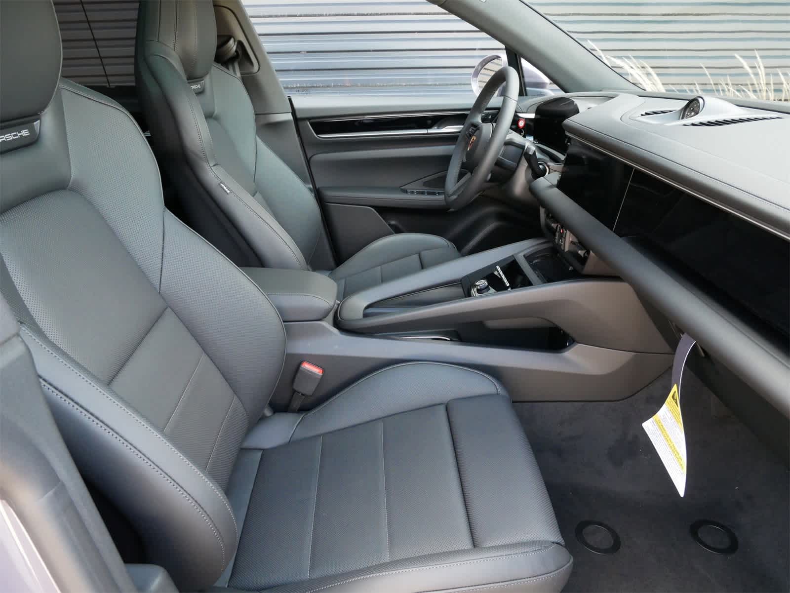 2025 Porsche Macan Electric photo 25