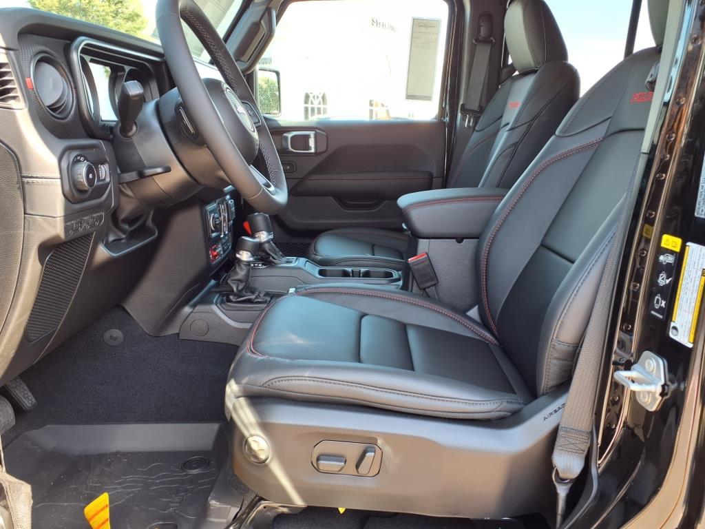 2025 Jeep Wrangler Rubicon photo 3