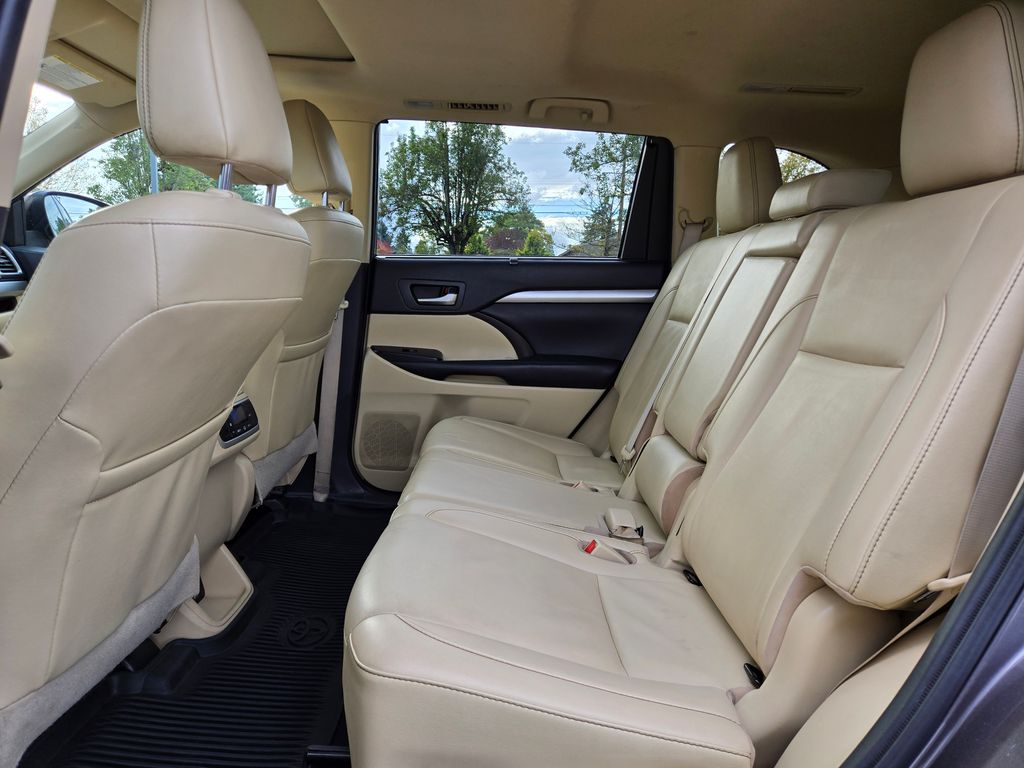 2019 Toyota Highlander XLE photo 11