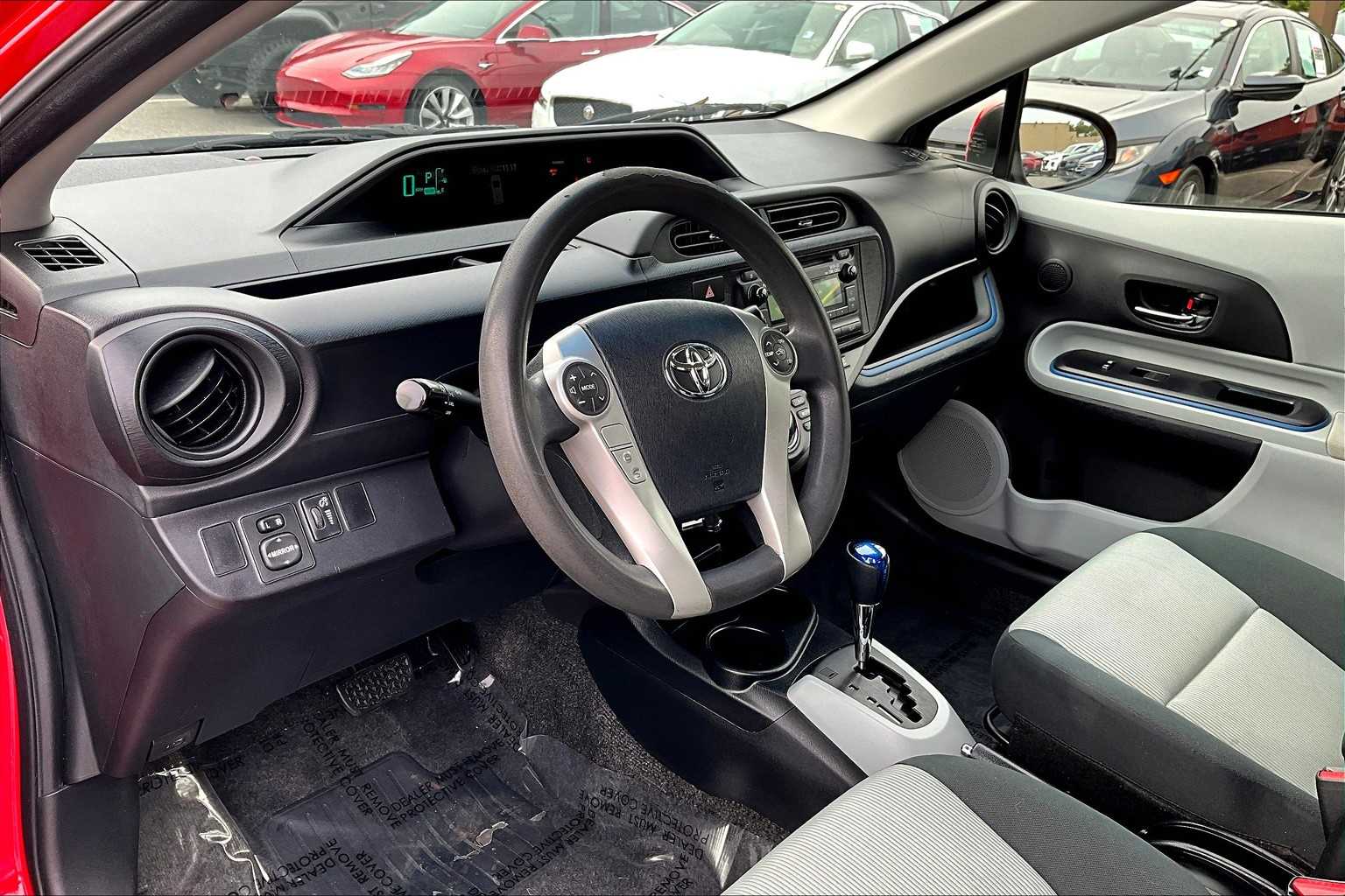 2013 Toyota Prius C Two photo 16