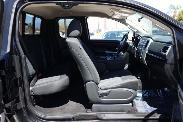 2017 Nissan Titan SV photo 15