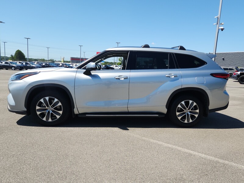 2021 Toyota Highlander XLE photo 5