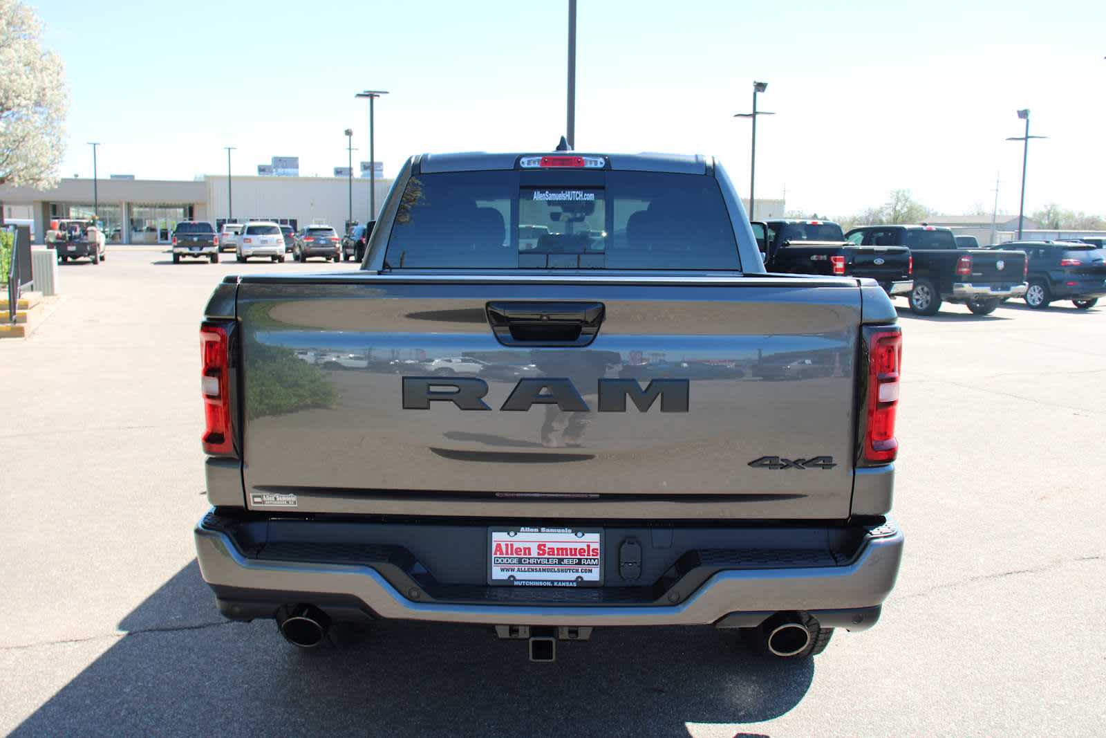 2025 Ram 1500 Tradesman photo 3