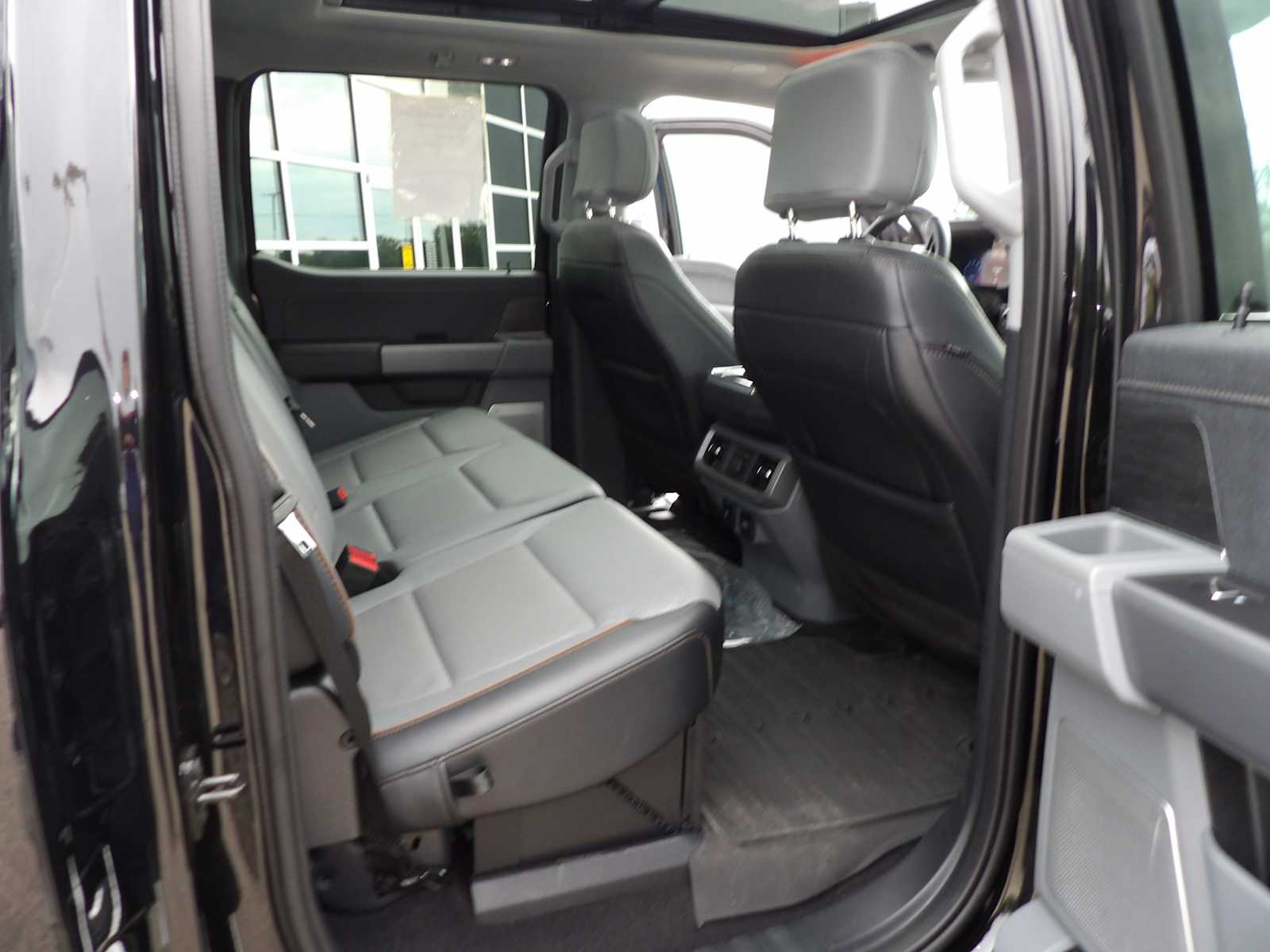 2024 Ford F-150 Lariat photo 14