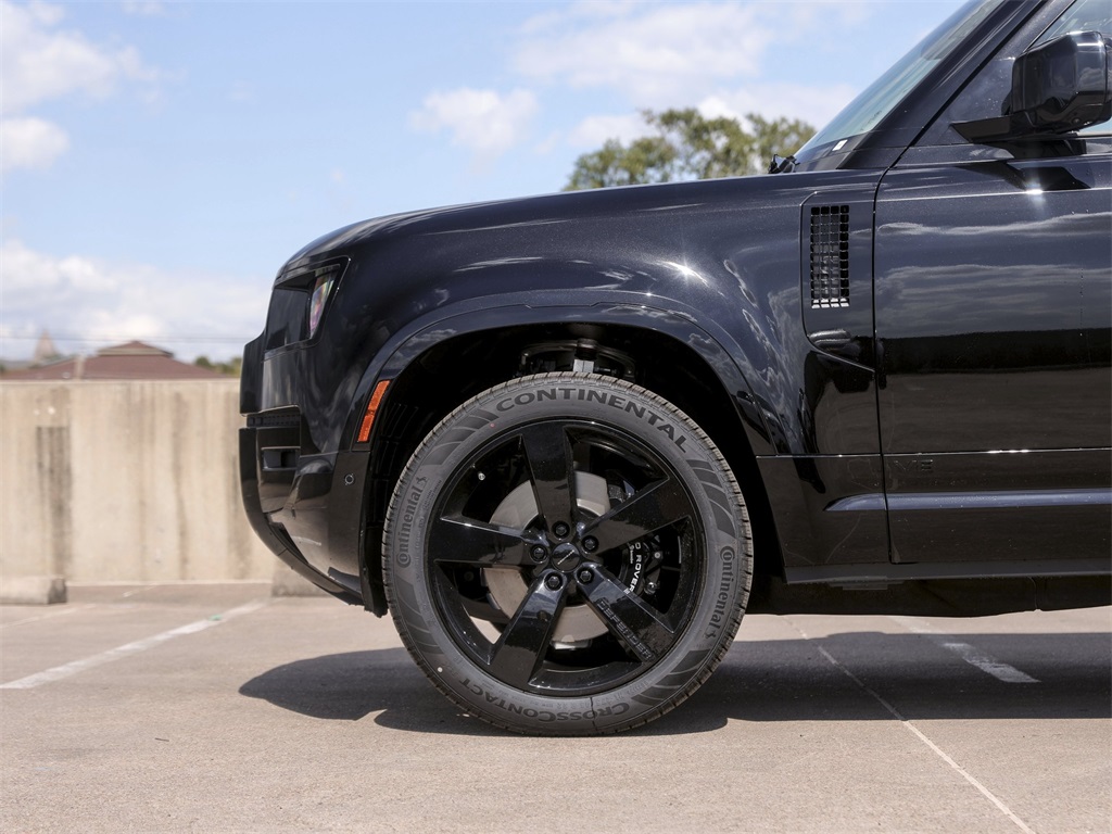 2026 Land Rover Defender 110 V8 photo 3