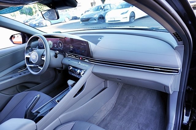 2024 Hyundai Elantra SEL photo 9