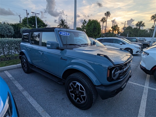 2023 Ford Bronco Outer Banks photo 2