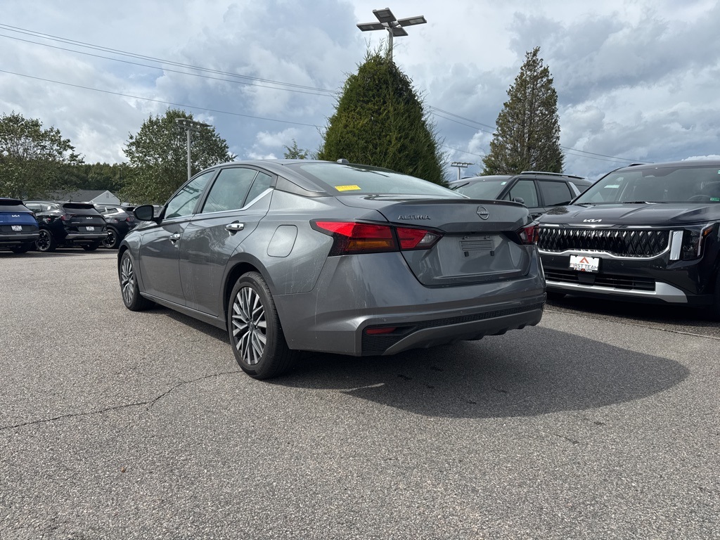 2023 Nissan Altima SV photo 3