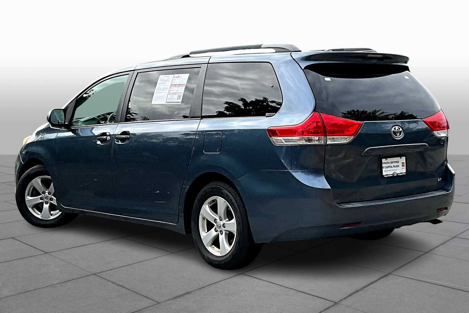 2014 Toyota Sienna LE photo 10