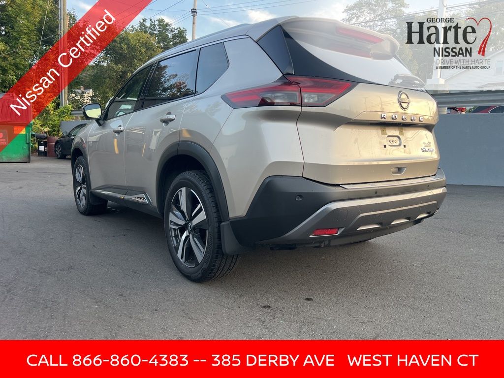 2022 Nissan Rogue SL photo 2