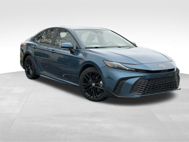 2025 Toyota Camry SE's photo