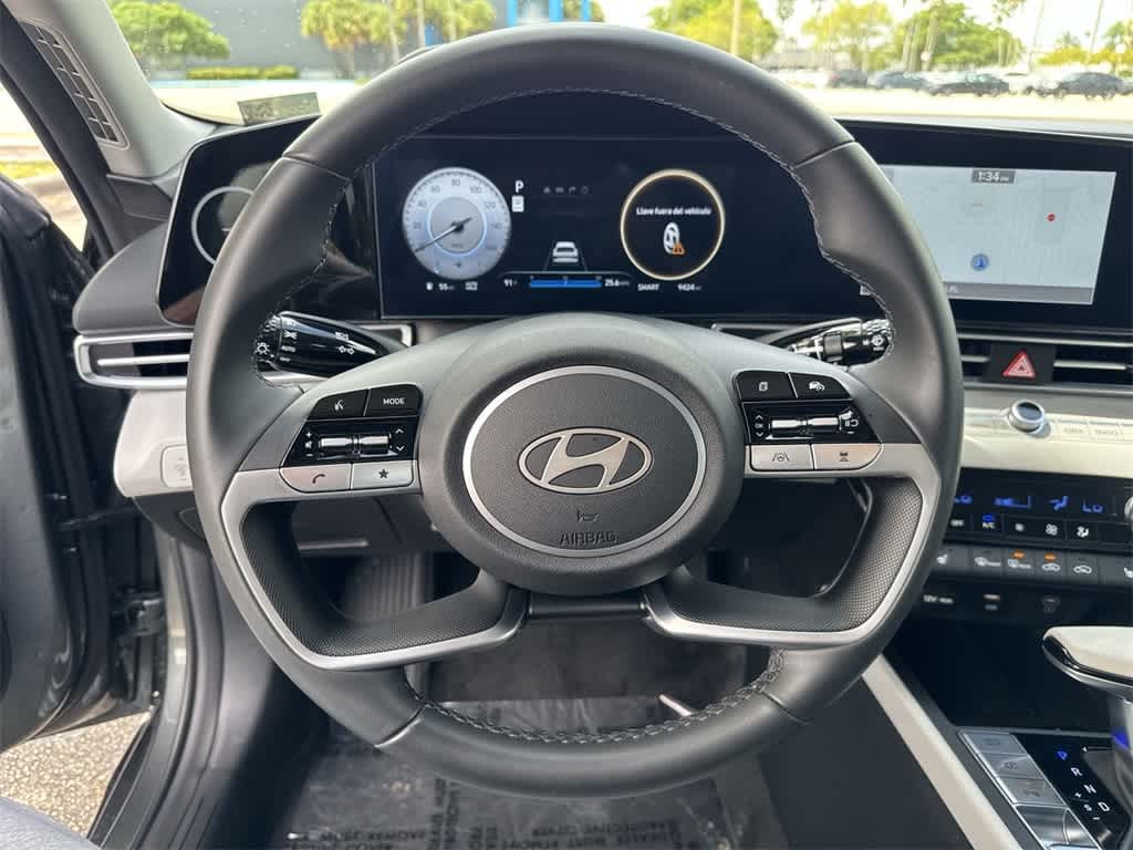2024 Hyundai Elantra Limited photo 13