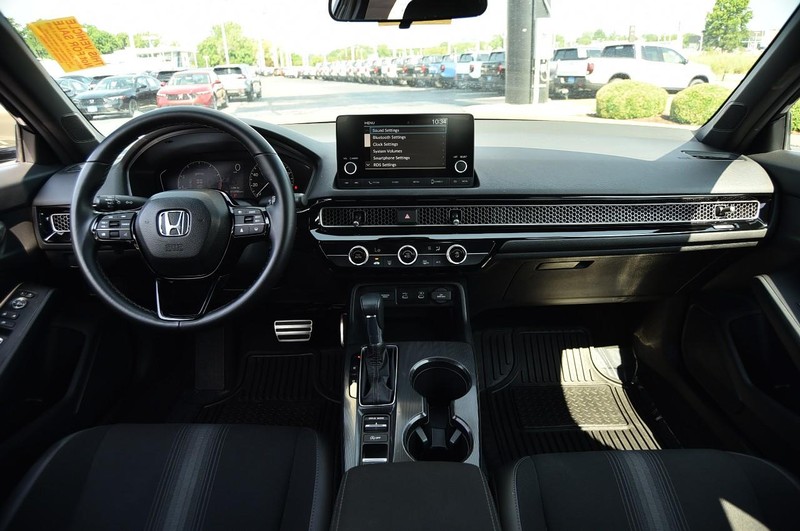 2025 Honda Civic Hatchback Sport photo 7