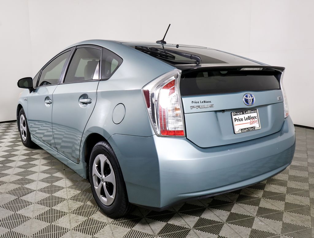 2013 Toyota Prius Three photo 4