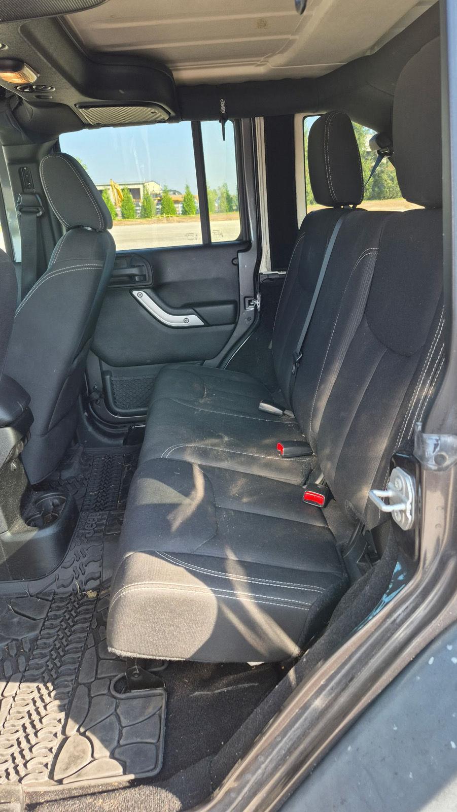 2016 Jeep Wrangler Unlimited Rubicon photo 10