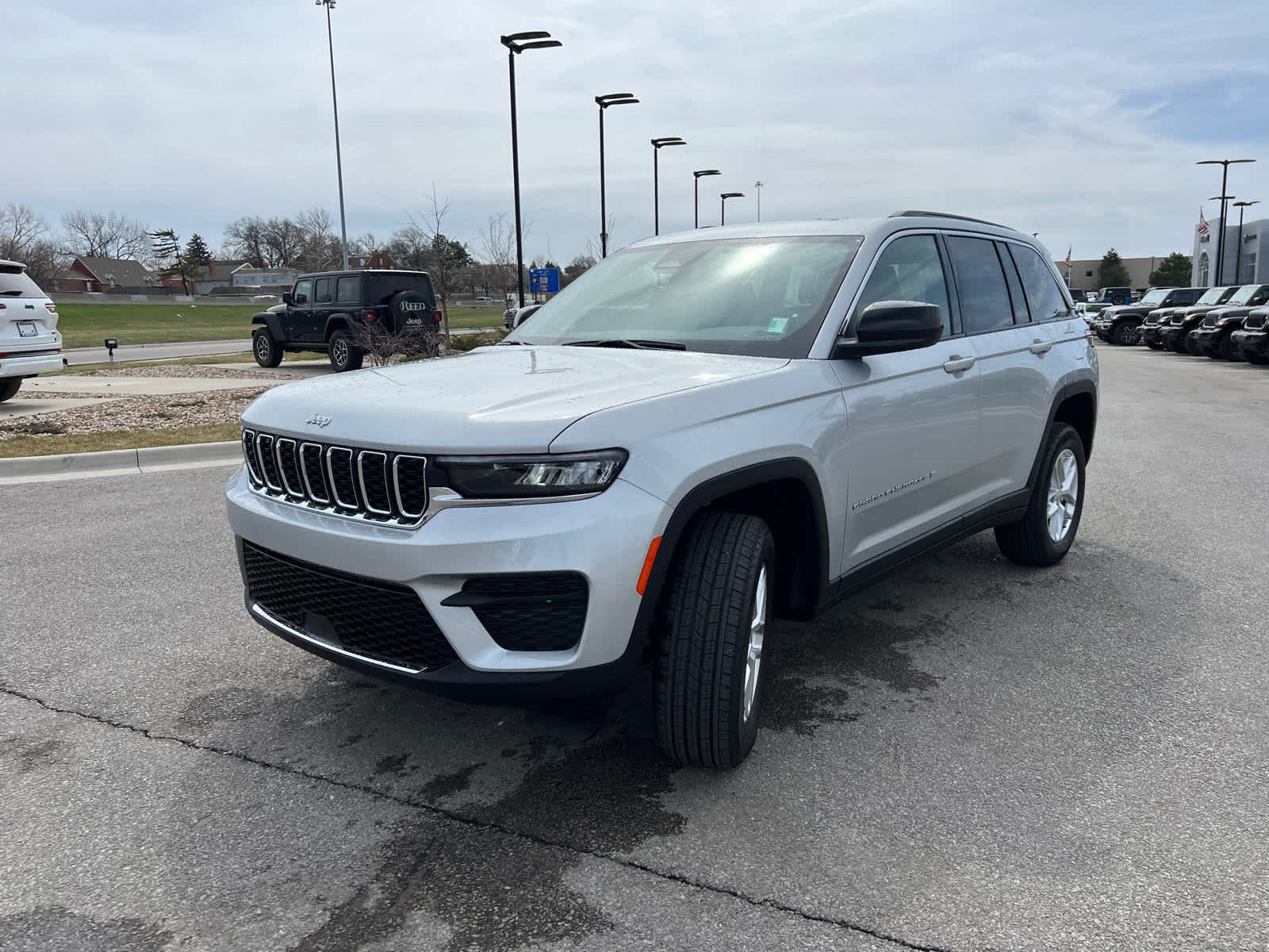 2025 Jeep Grand Cherokee Laredo X photo 4