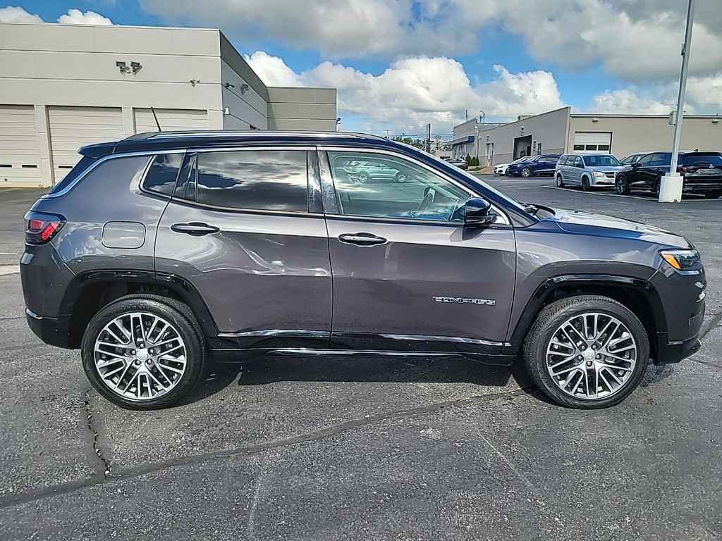 Used 2022 Granite Crystal Metallic Clearcoat Jeep Limited image 13