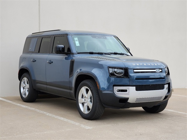 2024 Land Rover Defender 110 S photo 3