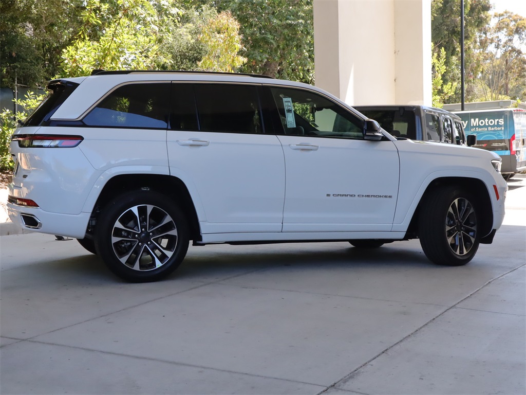 2023 Jeep Grand Cherokee Overland photo 4