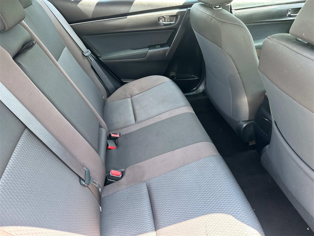 2017 Toyota Corolla LE photo 15