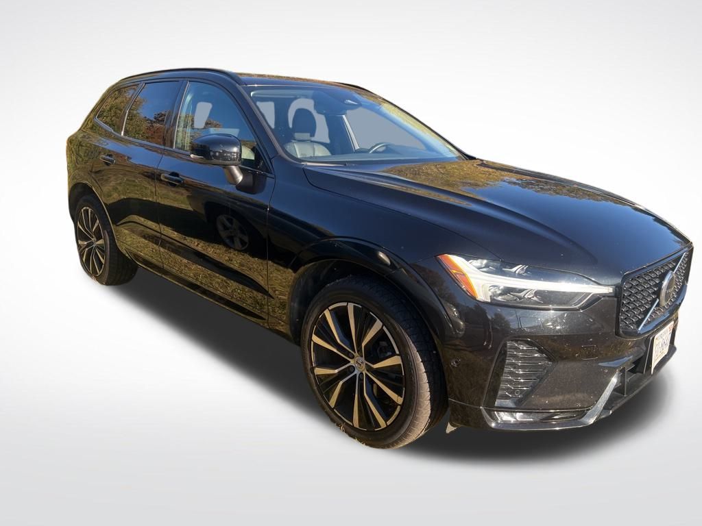 2024 Volvo XC60 B5 Plus photo 4