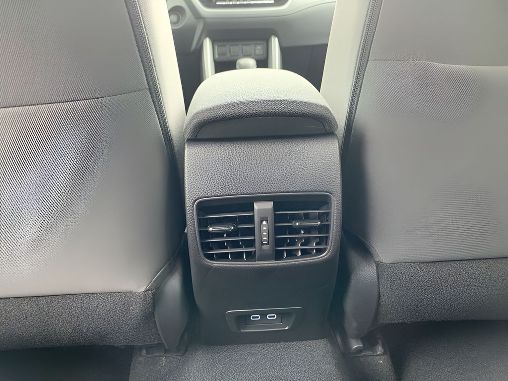2025 Toyota Corolla Cross LE photo 12