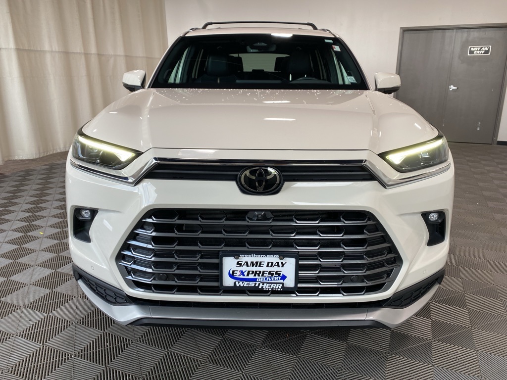 2024 Toyota Highlander Hybrid Limited photo 3