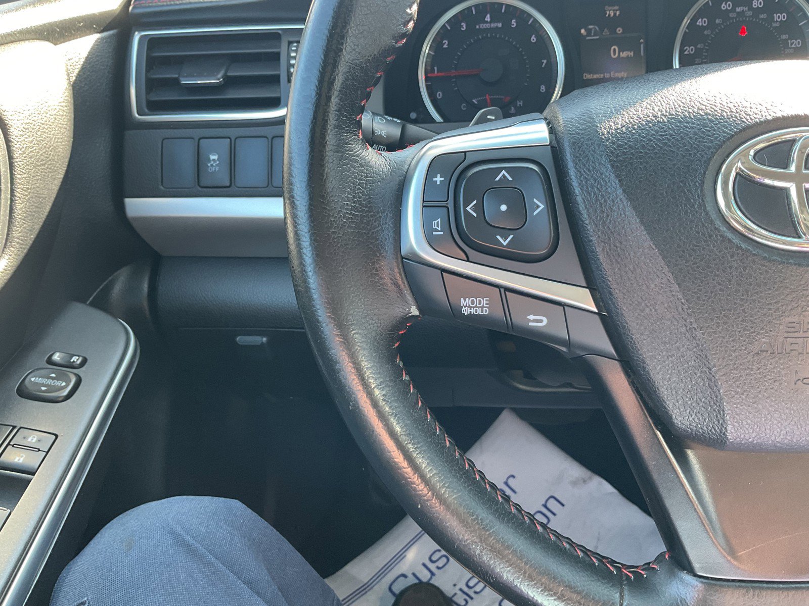 2016 Toyota Camry SE photo 22