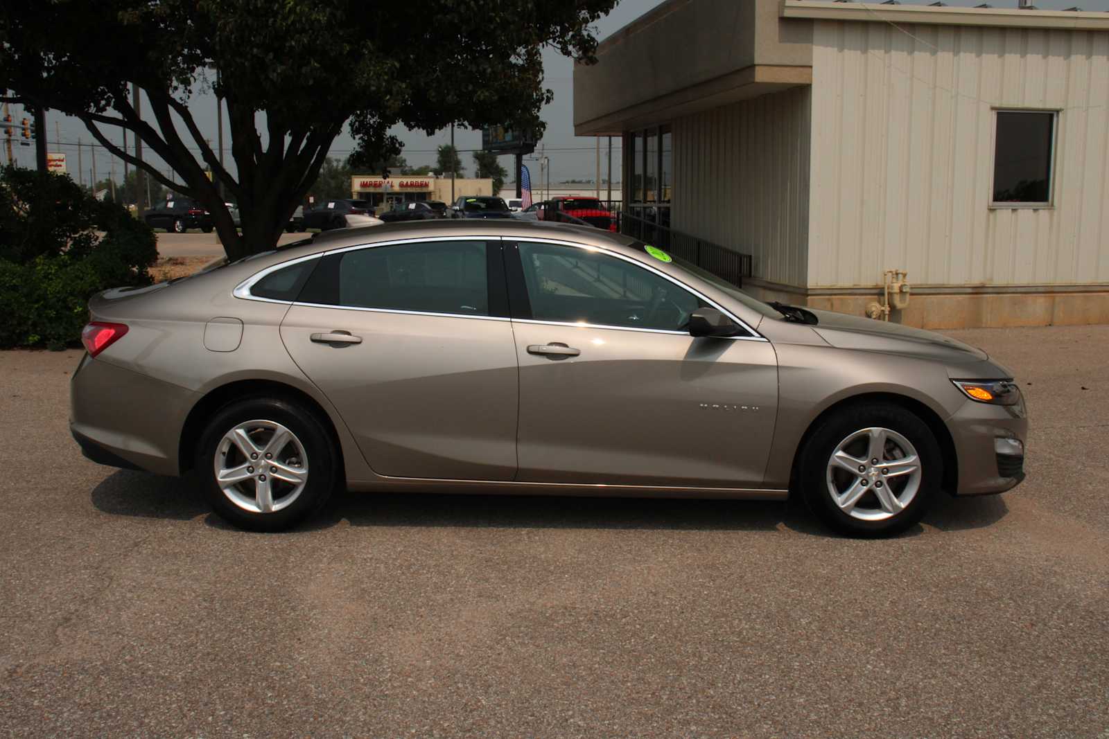 2022 Chevrolet Malibu photo 2