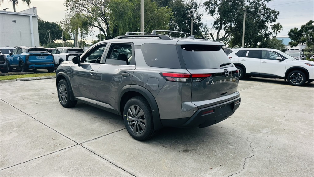 2025 Nissan Pathfinder SV photo 3