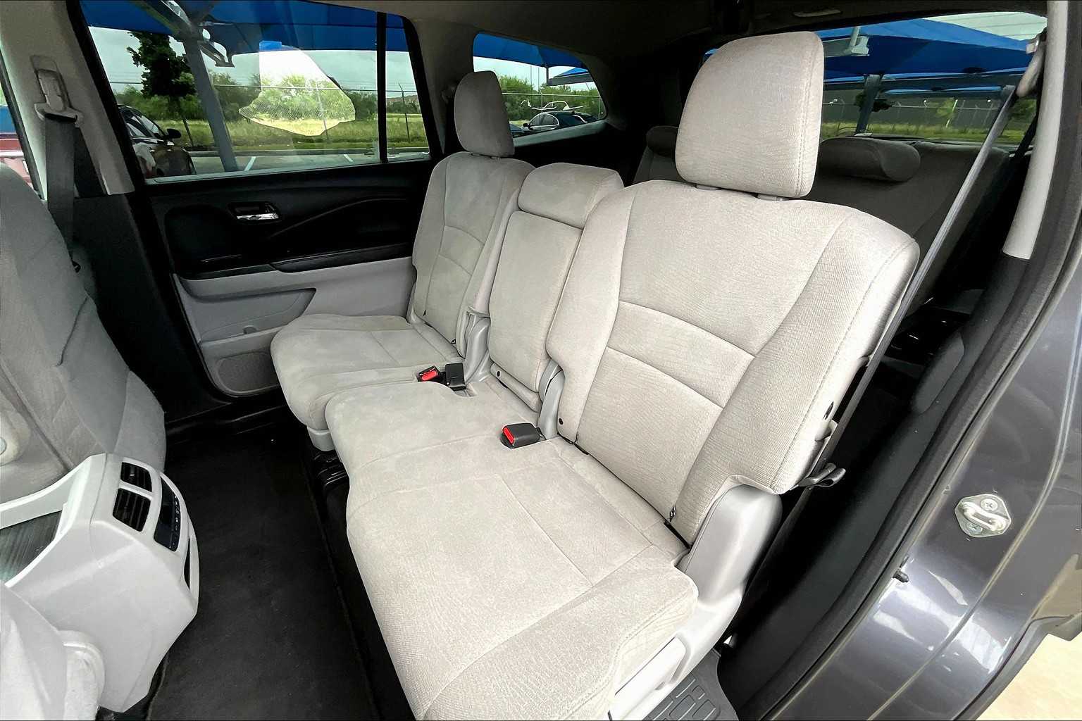 2017 Honda Pilot EX photo 19