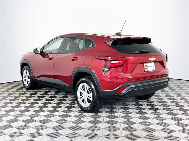 2024 Chevrolet Trax LS photo 5