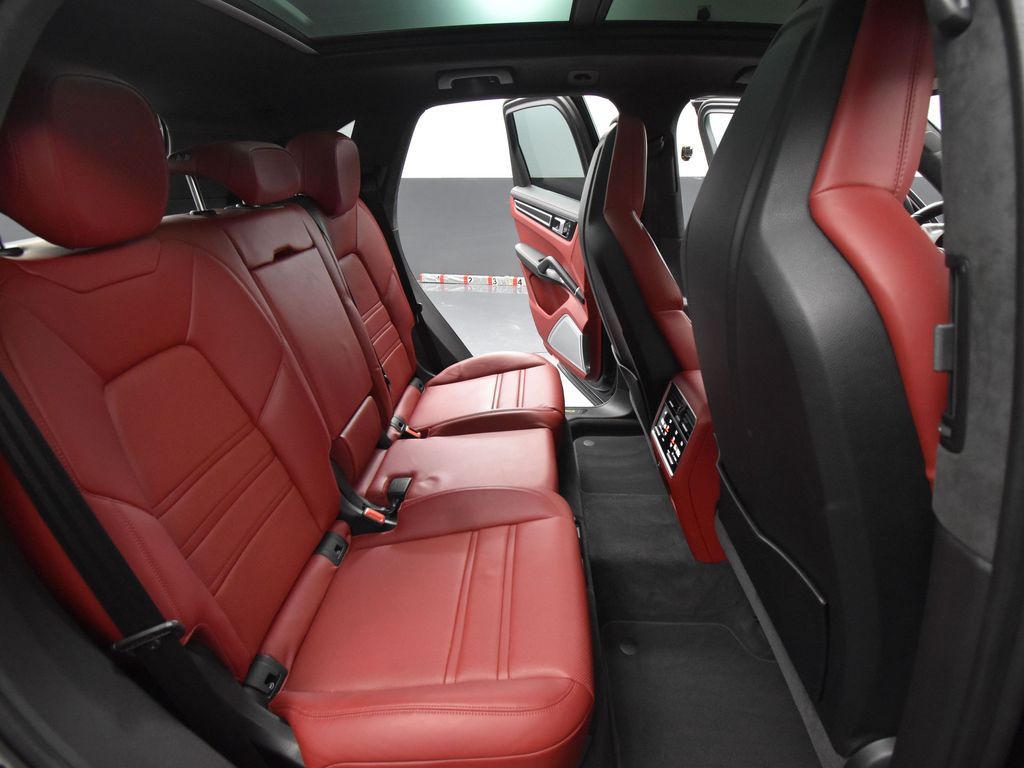 2022 Porsche Cayenne E-Hybrid Turbo S photo 36