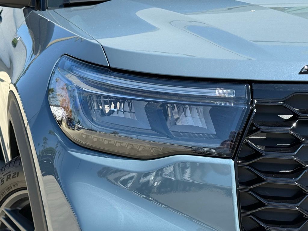 2025 Ford Explorer ST-Line photo 3