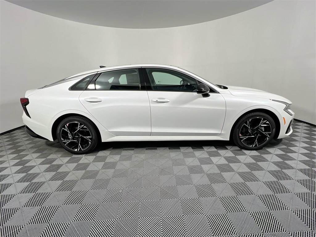 2025 Kia K5 GT-Line photo 2