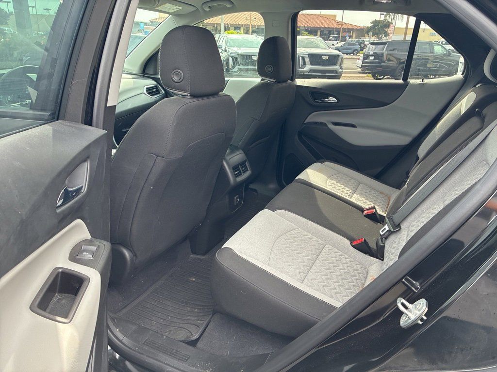 2022 Chevrolet Equinox LS photo 4
