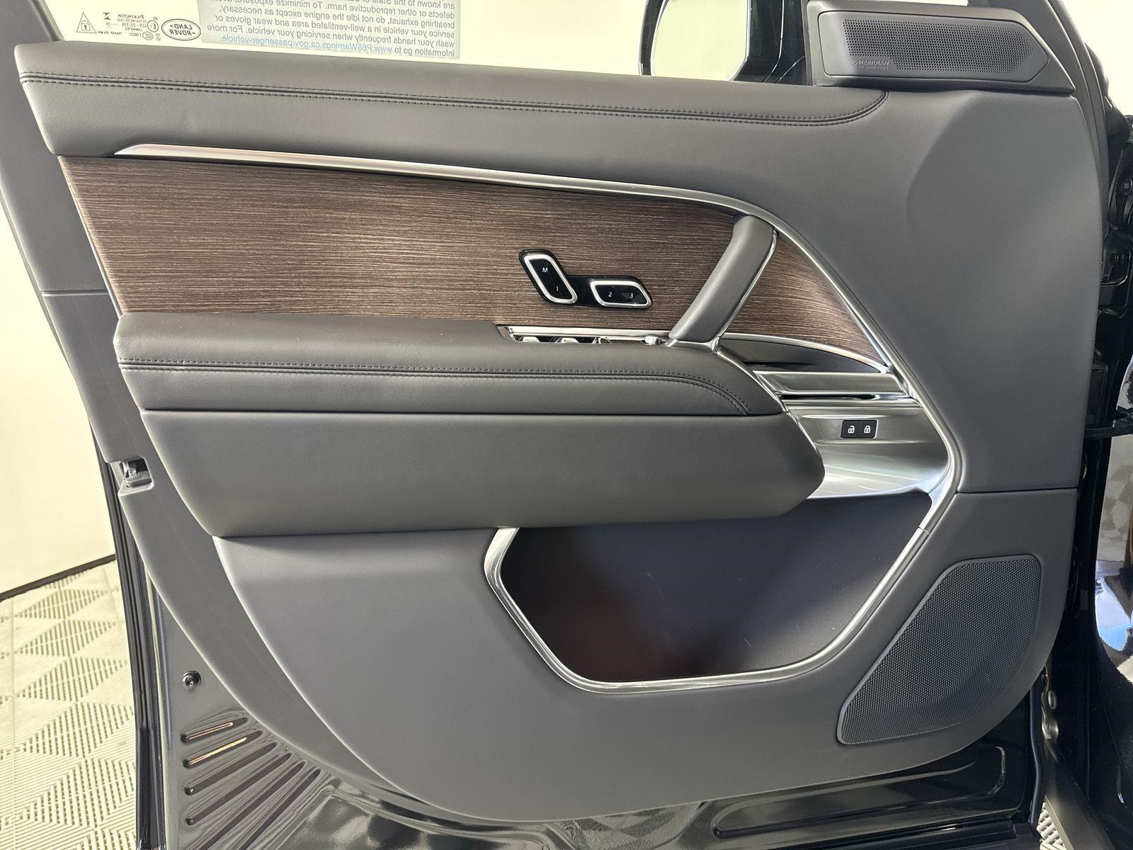 2025 Land Rover Range Rover SE photo 21