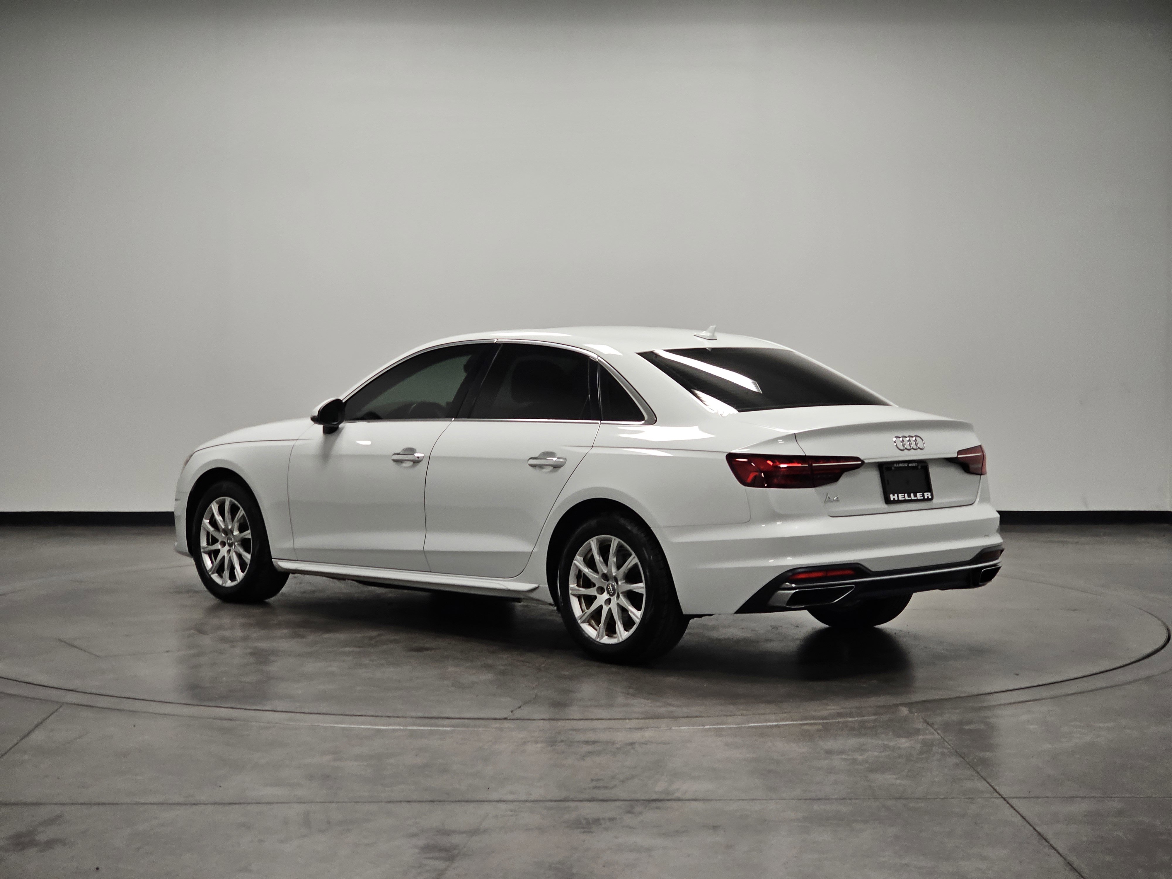 2020 Audi A4 40 Premium photo 4