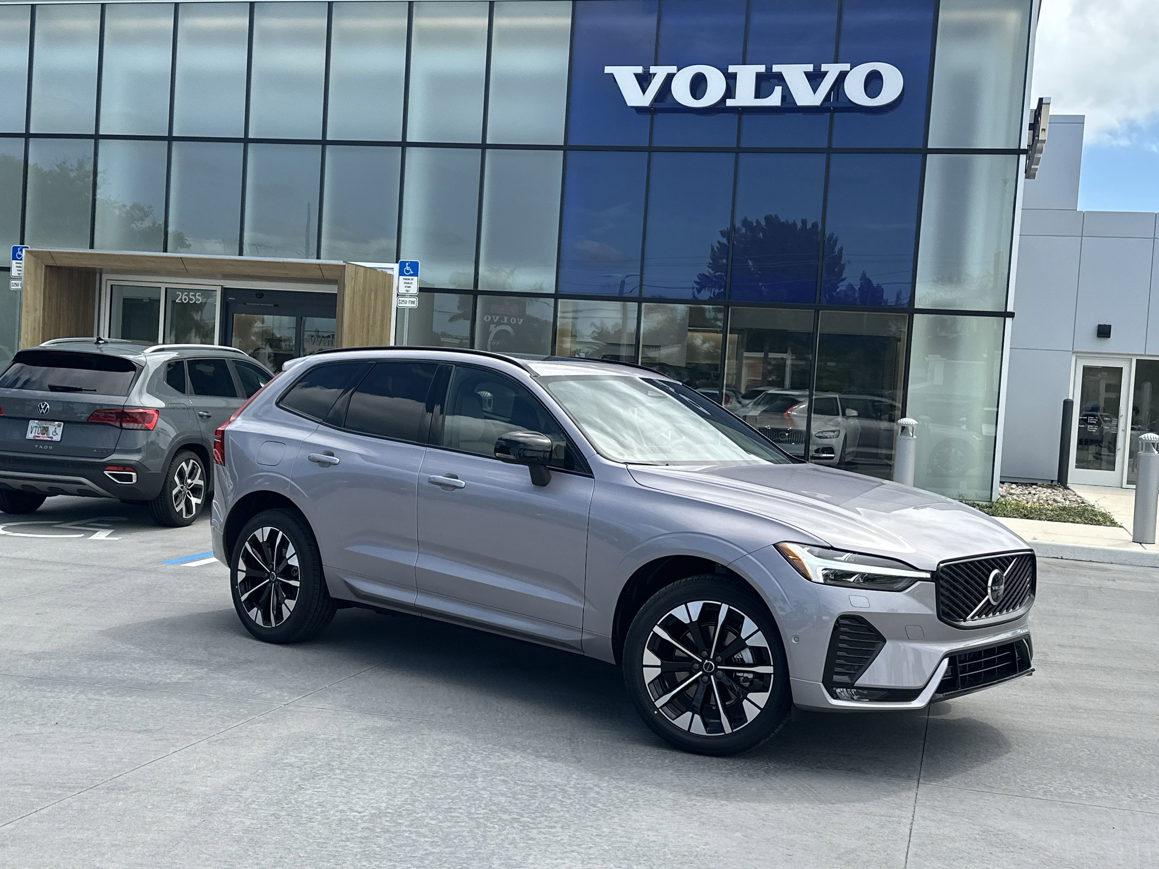2026 Volvo XC60 Plus's photo