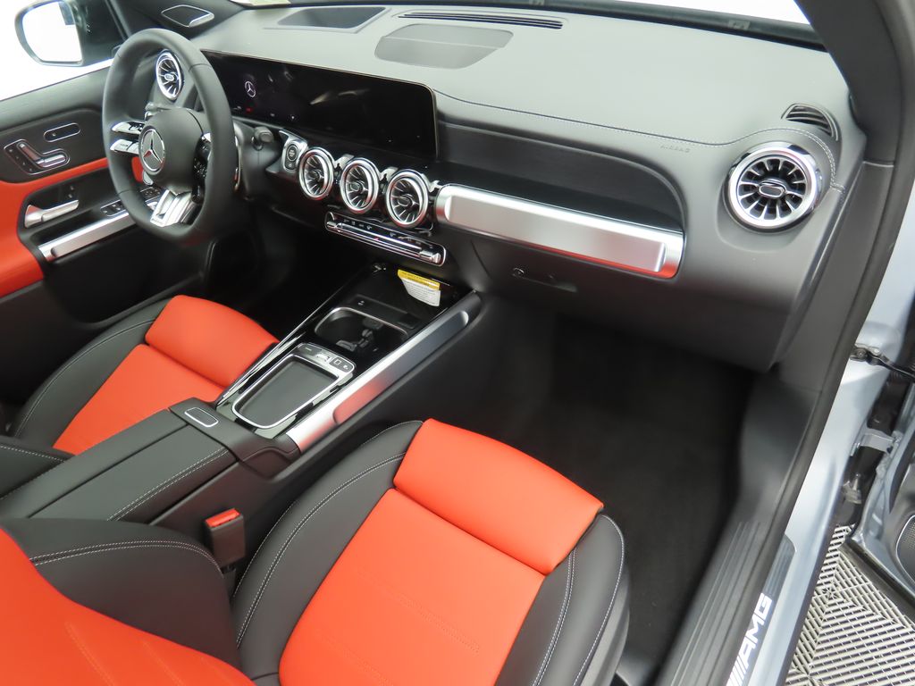 2026 Mercedes Benz GLB 35 AMG 4MATIC photo 18
