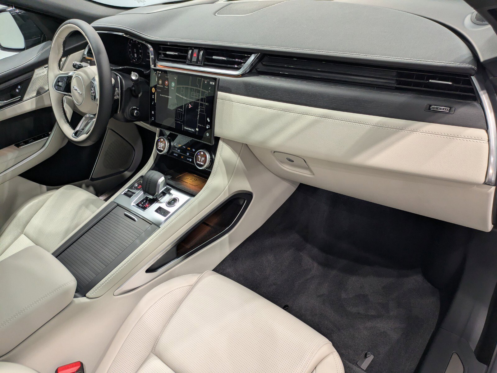 2026 Jaguar F-PACE P250 R-Dynamic S photo 22